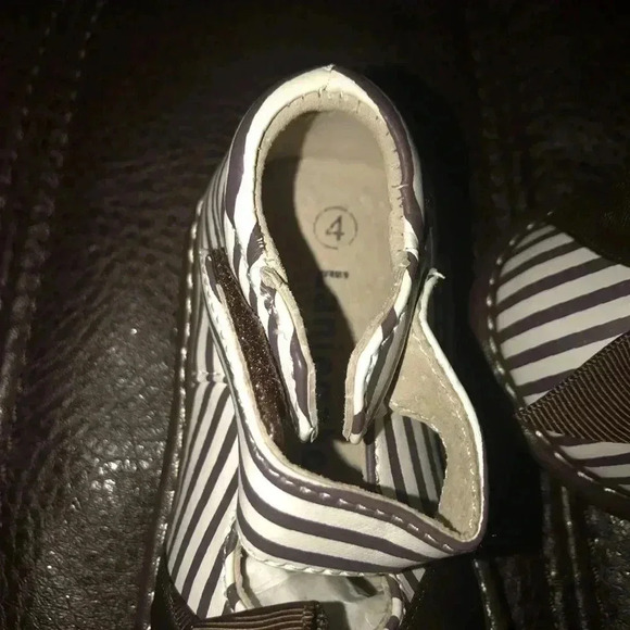 LITTLE GIRLS SZ 4 BROWN STRIPED SHOES - Picture 3 of 6